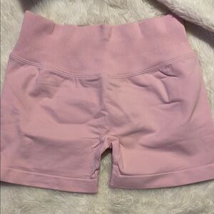 🩷 Light Pink Scrunch-Butt Biker Shorts – Size Small | New in Package
